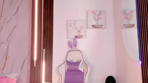 Vallolet Peach  online show from February 1, 12:15 pm