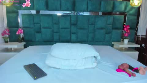 Snapshot of valtira_nova chatting on October 19, 7:27 pm valtira nova online show from October 19, 7:27 pm