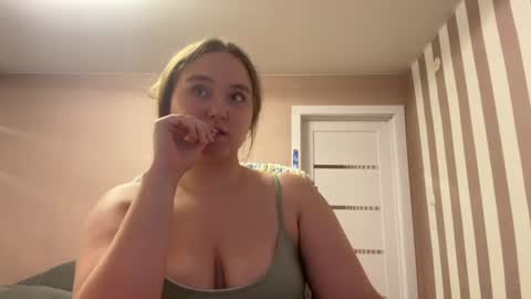Lily online show from June 11, 9:33 pm