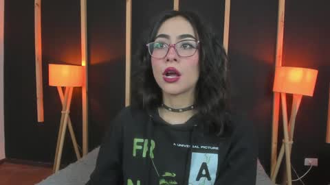 Snapshot of vampy_dolll chatting on January 5, 1:04 pm vampy_dolll online show from January 5, 1:04 pm