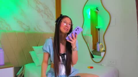 vane_coral online show from August 2, 12:52 pm