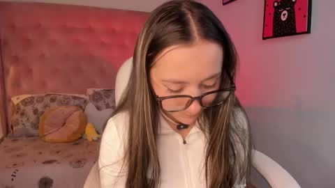 vanelope_evans_ online show from March 18, 12:21 pm