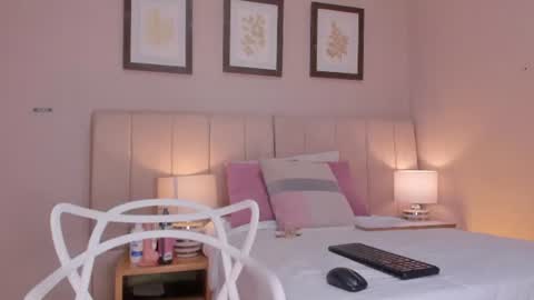 vanessa__cb online show from June 22, 11:40 am