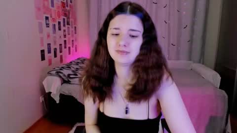 Snapshot of vanessa_brills chatting on February 18, 8:37 pm Vanessa online show from February 18, 8:37 pm