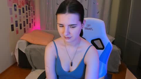 Snapshot of vanessa_brills chatting on December 19, 9:16 pm Vanessa online show from December 19, 9:16 pm