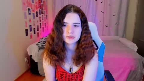 Snapshot of vanessa_brills chatting on February 17, 9:32 pm Vanessa online show from February 17, 9:32 pm