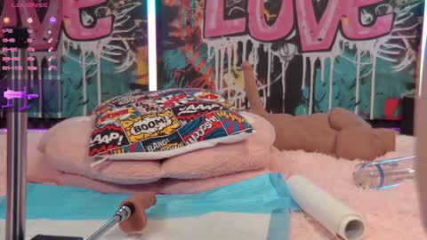 Snapshot of vanessa_love chatting on December 31, 10:15 am Vanessa online show from December 31, 10:15 am