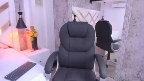 Vanessa  online show from December 5, 8:32 pm