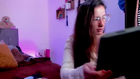 Snapshot of vanessa_udream chatting on October 31, 4:22 pm Vanessa online show from October 31, 4:22 pm