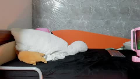 vanessaadol online show from February 1, 10:05 am