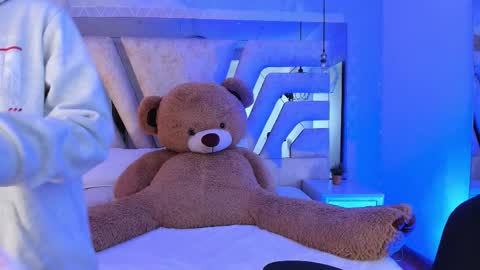 vanessaduval online show from January 16, 4:52 am