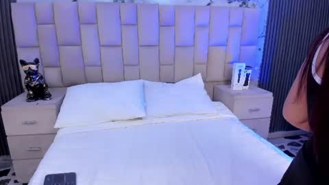 vanessascott_ online show from July 7, 6:47 am