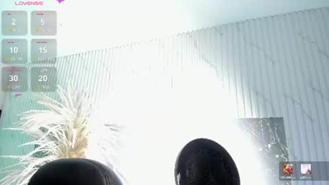 vanessascott_ online show from August 6, 6:09 am