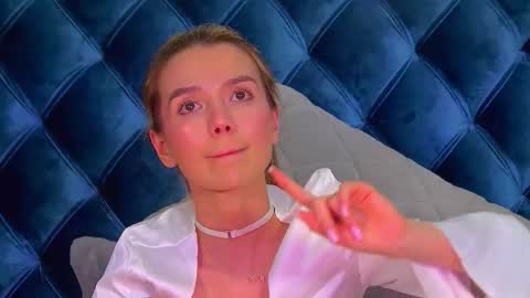 VanessaVienne online show from March 8, 2:15 am