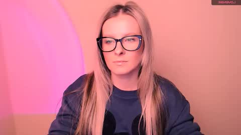 Mia online show from February 15, 5:12 pm