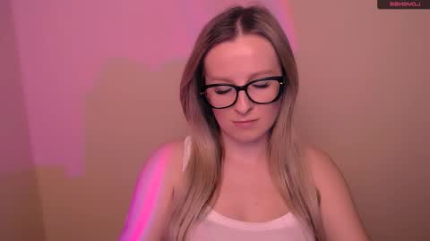 Mia online show from March 4, 5:52 pm