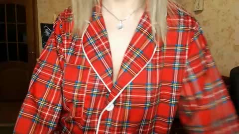 Snapshot of vanillamuffin chatting on January 24, 6:24 am VanillaMuffin online show from January 24, 6:24 am