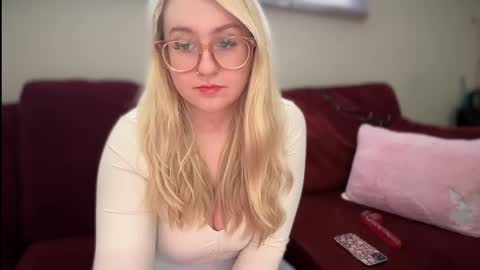 vanillapuddingpie online show from March 6, 5:43 pm