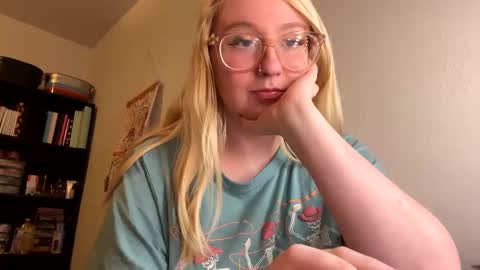 vanillapuddingpie online show from January 11, 4:48 am