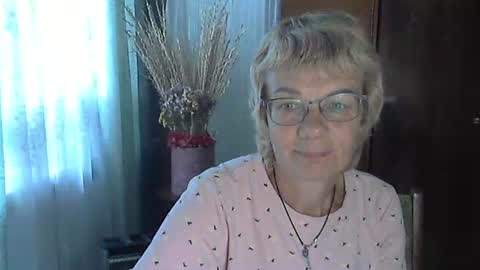 Vanillaxcreamy online show from September 30, 11:27 am