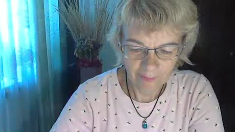 Vanillaxcreamy online show from September 26, 8:45 am