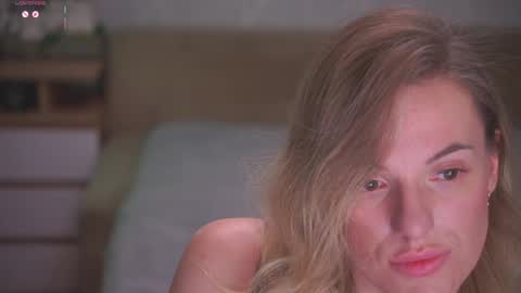 Sophie online show from May 3, 10:35 pm