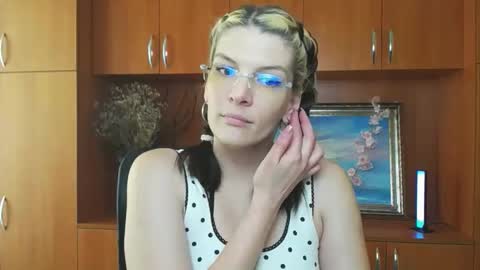 Vanessa online show from May 2, 3:04 pm