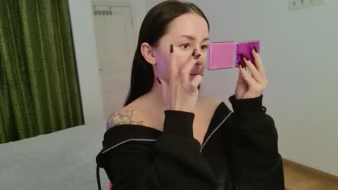 vaolietkat online show from November 18, 7:53 am