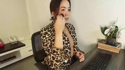 Snapshot of vctoria_collins_ chatting on October 11, 11:25 am Victoria online show from October 11, 11:25 am