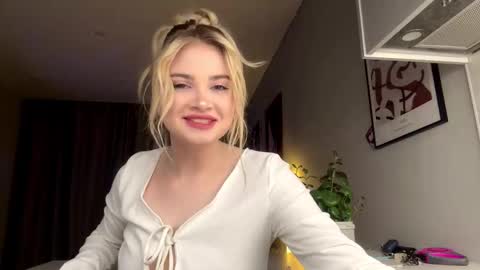 Monika online show from March 14, 2:07 pm