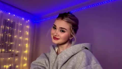 Monika online show from February 3, 1:05 pm