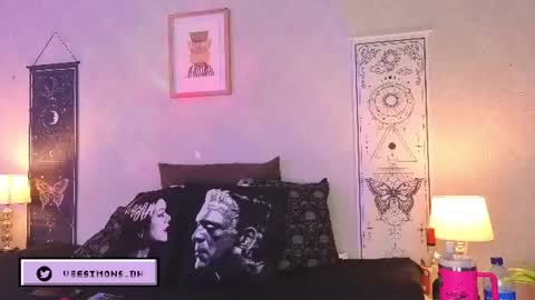 Vee Simons online show from July 17, 8:56 pm
