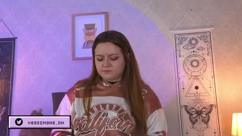 Vee Simons online show from June 2, 8:21 pm