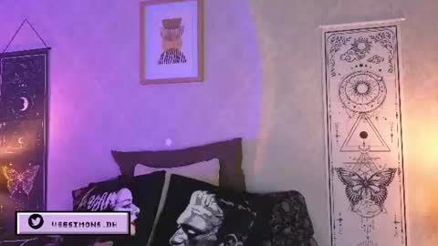Vee Simons online show from July 28, 9:03 pm