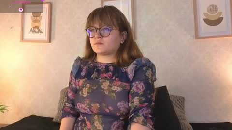 Vee Simons online show from November 25, 8:09 pm