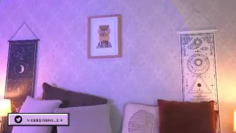 Vee Simons online show from June 16, 7:59 pm