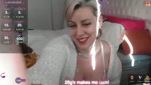 Snapshot of vegas_danielle chatting on December 18, 8:14 pm Vegas Dani online show from December 18, 8:14 pm