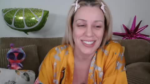 Snapshot of vegas_danielle chatting on October 6, 7:25 am Vegas Dani online show from October 6, 7:25 am