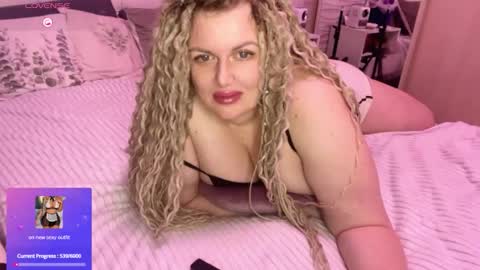 Snapshot of vellinka chatting on October 2, 11:10 pm vellinka online show from October 2, 11:10 pm