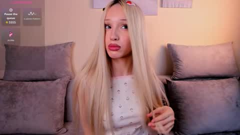 Hi im Hannah online show from March 17, 5:44 am