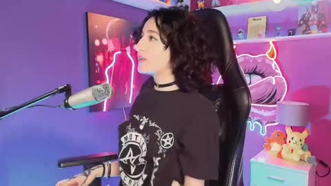 velvet_cak3_ online show from March 5, 9:21 pm