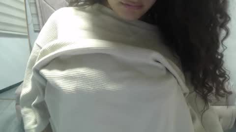 velvet_moon_v online show from March 17, 9:19 pm