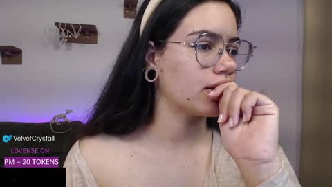 Snapshot of velvetcrystal chatting on October 15, 6:05 am Crystal PVT OPEN online show from October 15, 6:05 am