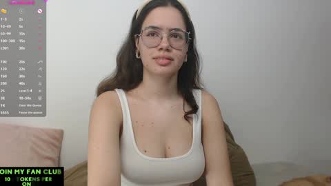 Snapshot of velvetcrystal chatting on December 5, 4:53 am Crystal PVT OPEN online show from December 5, 4:53 am