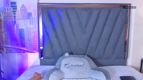 velvetfox_ online show from March 4, 9:54 pm