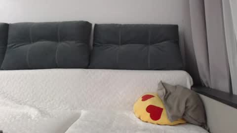 velvetmoon123 online show from May 1, 6:44 pm