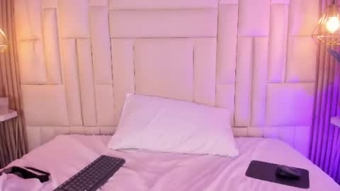 venez sofia  online show from July 2, 1:05 am