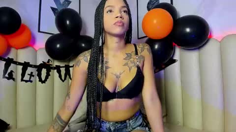 Snapshot of venus__miller chatting on October 20, 12:30 pm venus__miller online show from October 20, 12:30 pm
