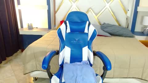 VERONICA online show from February 27, 2:28 pm