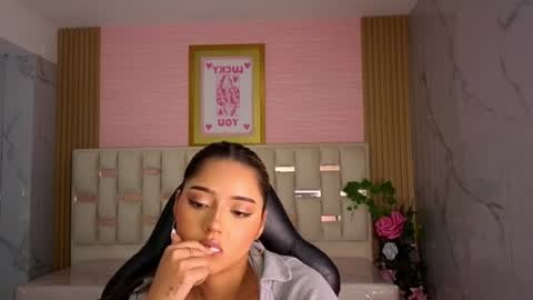 veronicaa_s online show from July 8, 8:11 pm